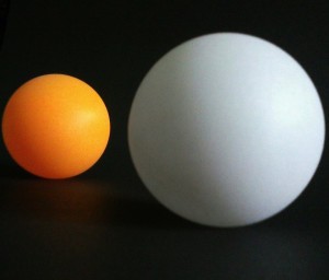 Biała i pomarańczowa kula